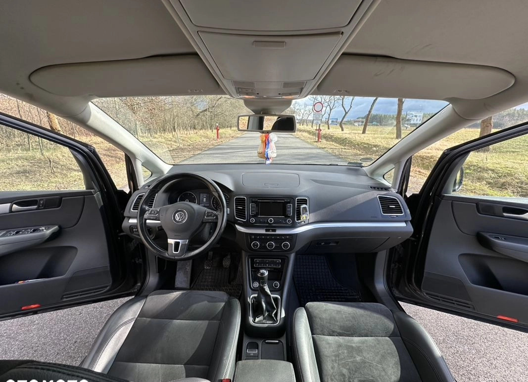 Volkswagen Sharan cena 46999 przebieg: 300936, rok produkcji 2013 z Chojnice małe 277